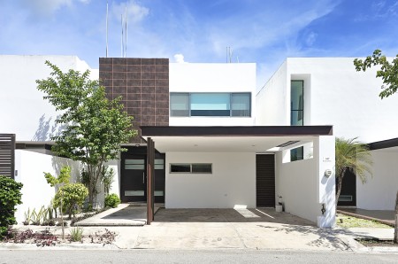 Casa en Renta en Residencial Torremolinos en Merida con 3 habitaciones 